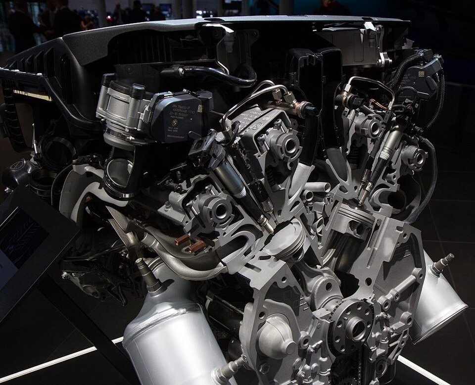 BMW N74 V12 display engine cutaway