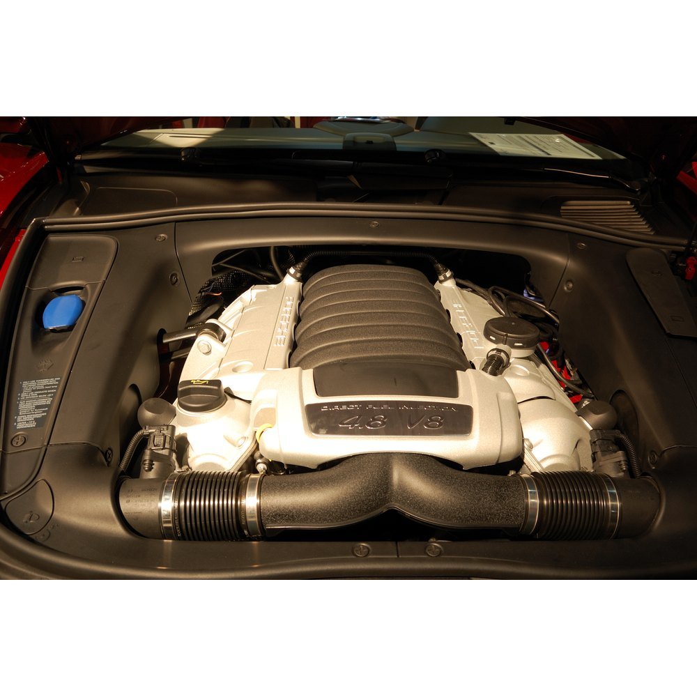 Naturally aspirated Cayenne 4.8-litre DFI V8 engine bay